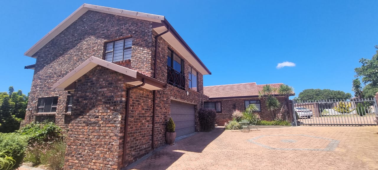 4 Bedroom Property for Sale in Hartenbos Heuwels Western Cape